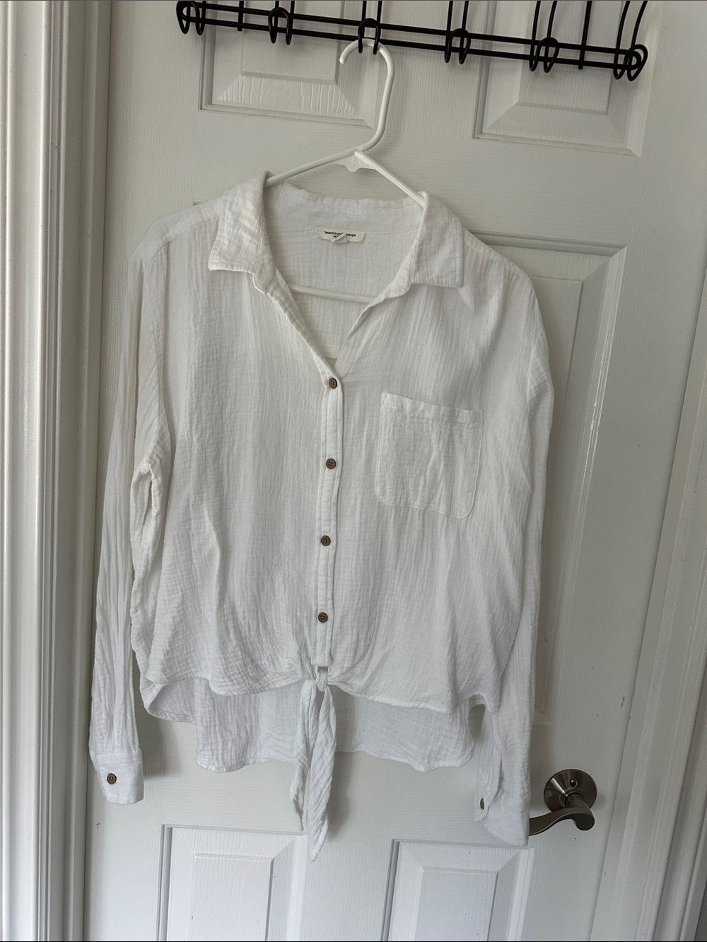 beachlunchlounge White Button-Front Tie Hem Blouse